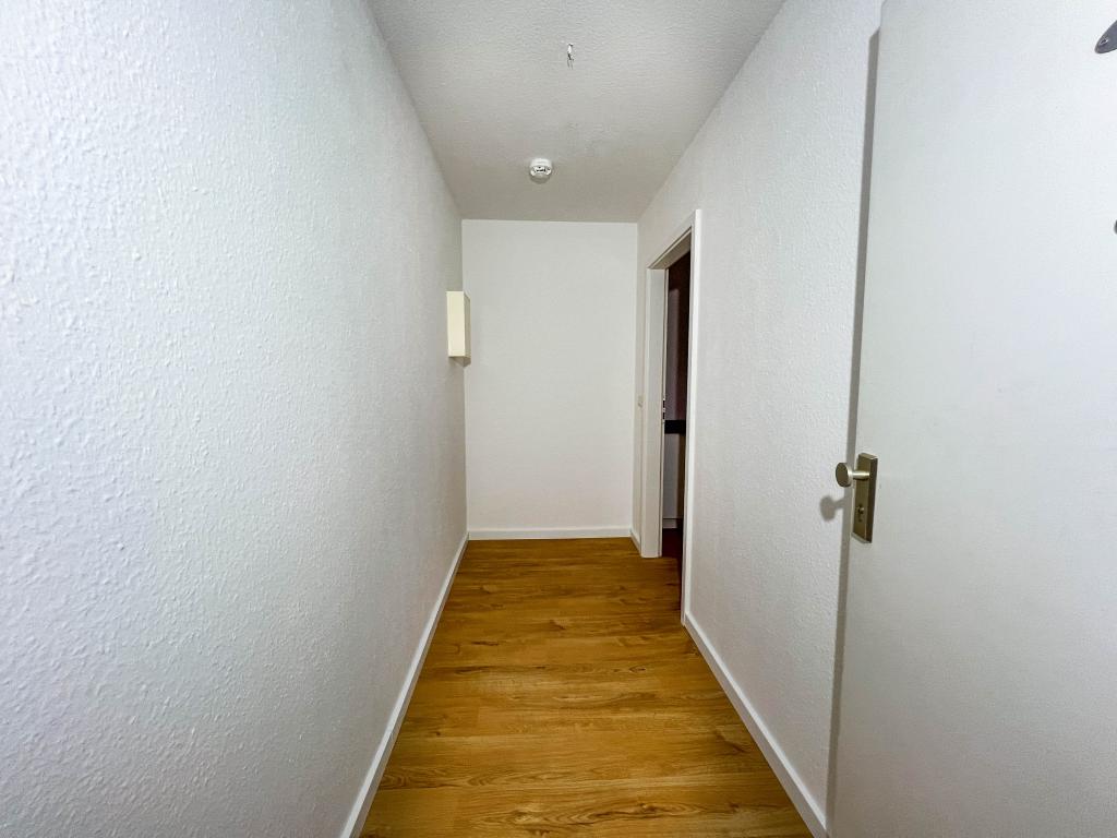 1 Zimmer Wohnung: Wohnungsflur mit Garderobe