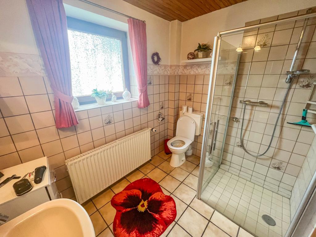 Einfamilienhaus: Badezimmer 2