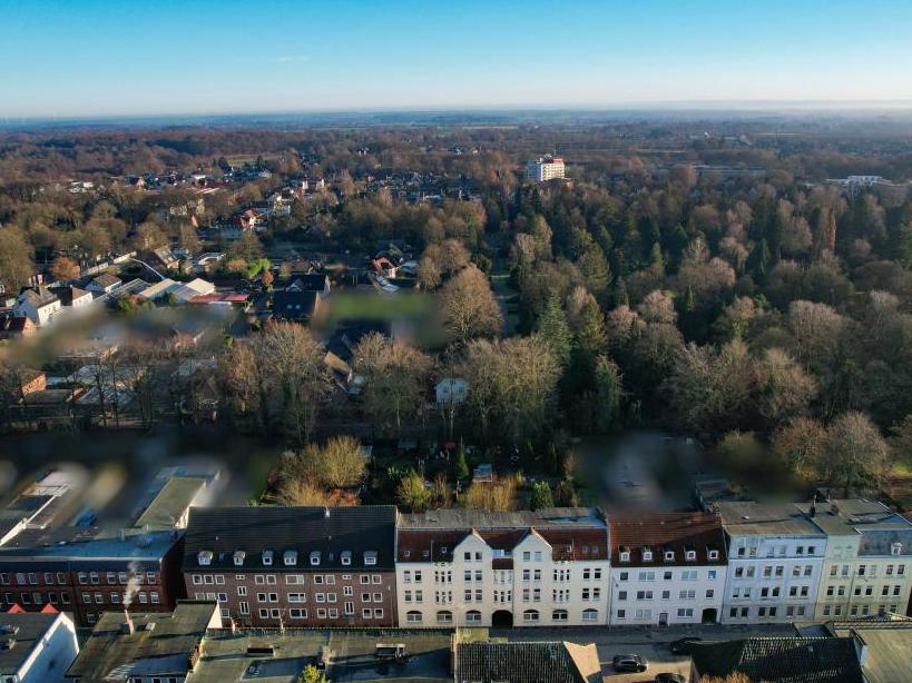 Mehrfamilienhaus: Außenansicht und Umgebung