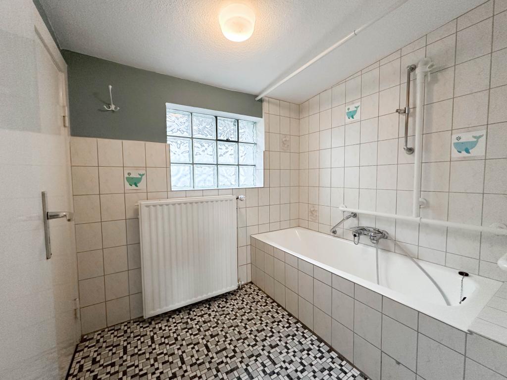 Einfamilienhaus: Badezimmer im EG