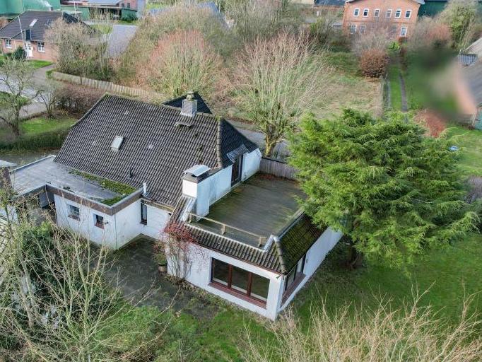 Einfamilienhaus: Rückansicht mit Dachterrasse